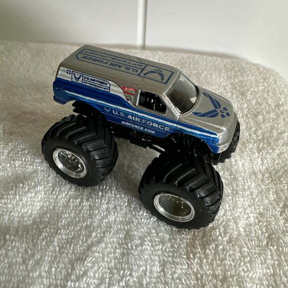 Lot of 10 Hot Wheels Monster Jam 1:64 Scale Diecast Trucks Collection - Picture 3 of 11